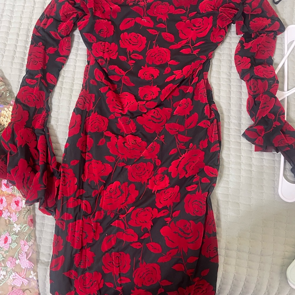 Boohoo- Devore Flare Sleeve Open Back Maxi Dress - Picture 3 of 4